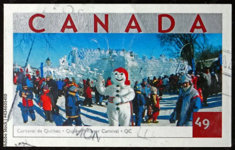 personnes en habit hivernale et bonhomme de neige au carnaval de quebec | itinerares